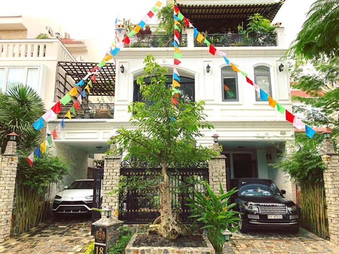 Lamborghini Urus đầu tiên ở Việt Nam về tay đại gia Minh nhựa