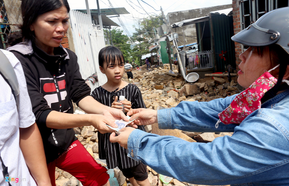 Cảnh tan hoang ở làng chài phố biển Nha Trang sau trận lở núi