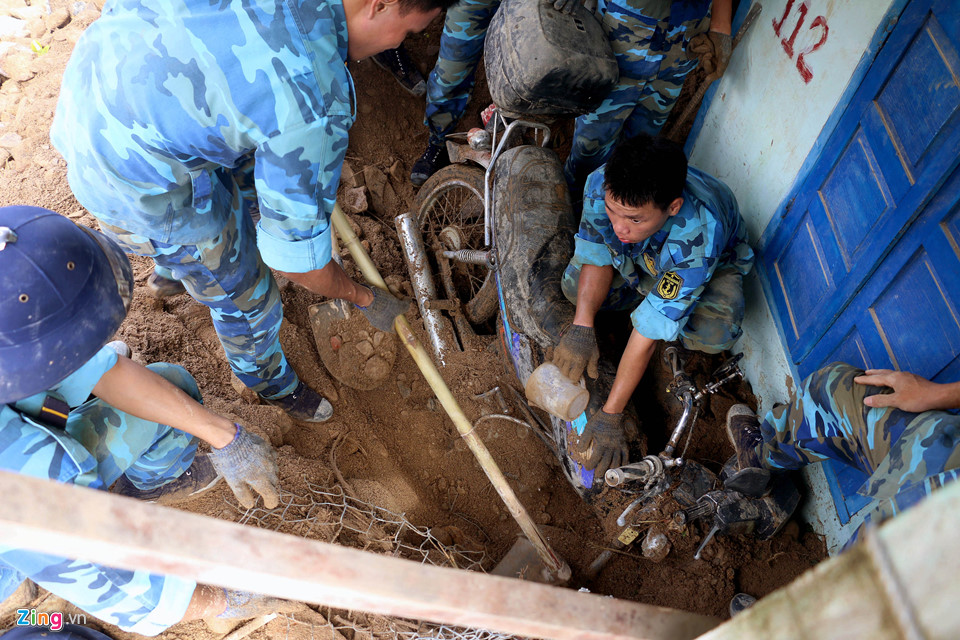 Cảnh tan hoang ở làng chài phố biển Nha Trang sau trận lở núi