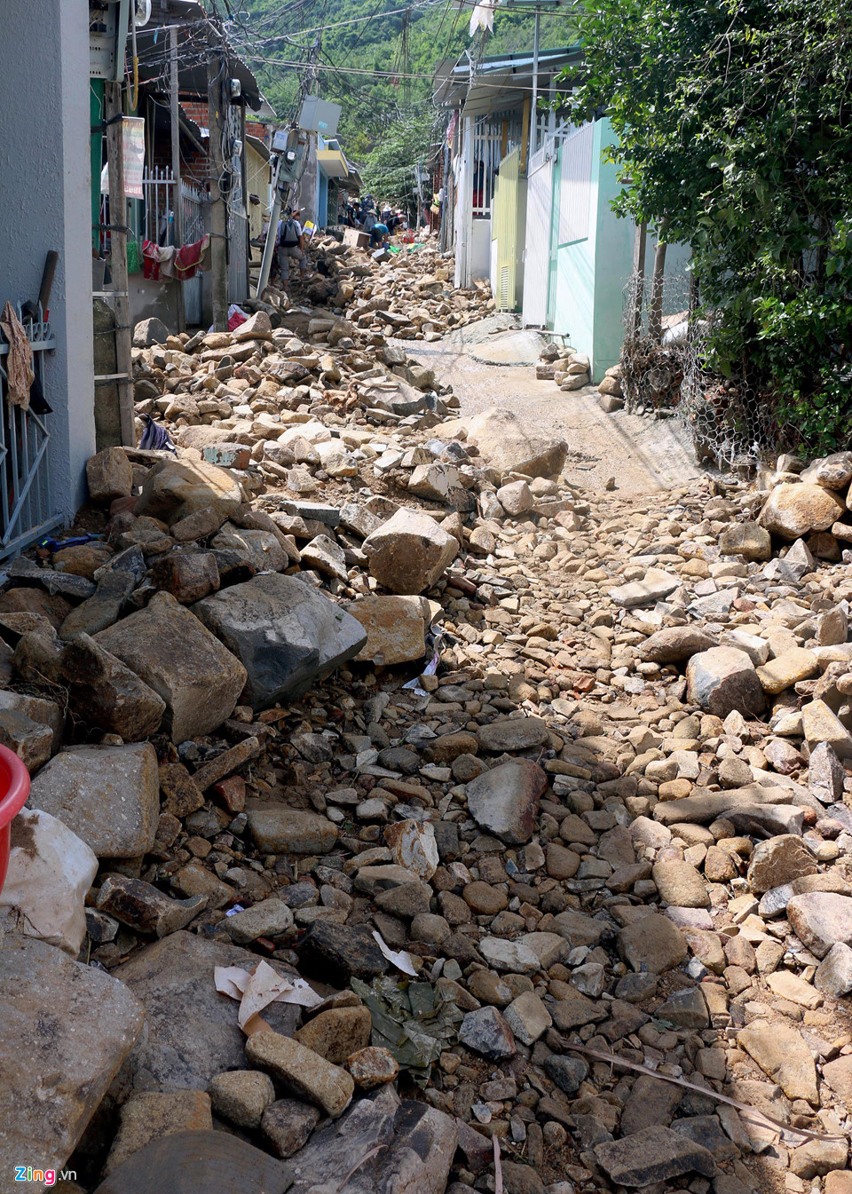 Cảnh tan hoang ở làng chài phố biển Nha Trang sau trận lở núi