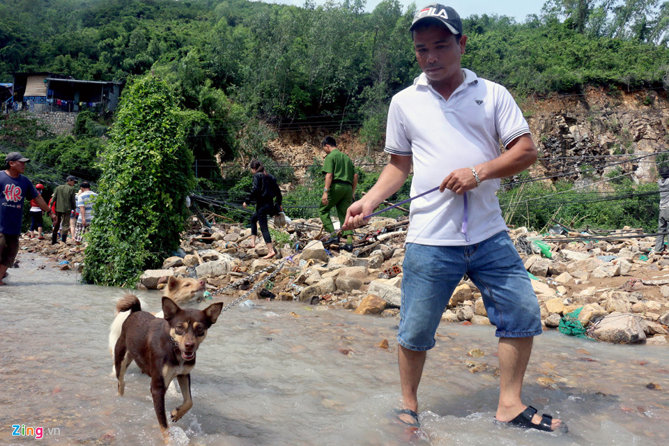 Cảnh tan hoang ở làng chài phố biển Nha Trang sau trận lở núi