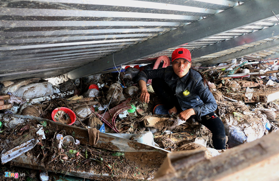 Cảnh tan hoang ở làng chài phố biển Nha Trang sau trận lở núi