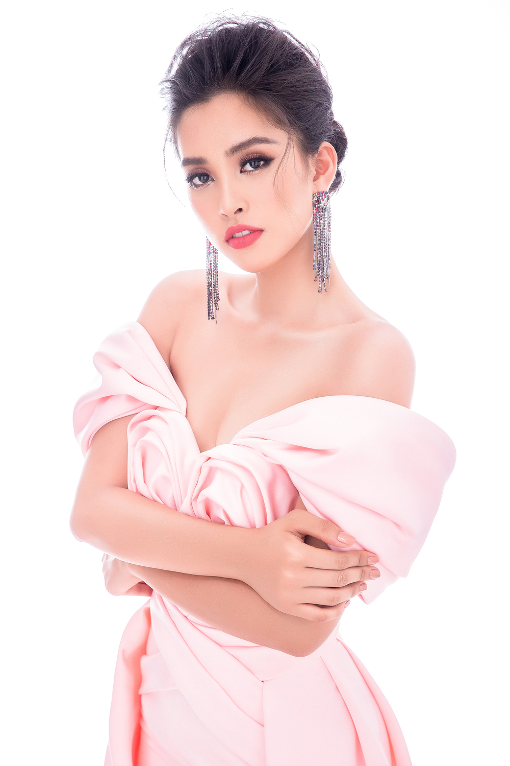 Lộ diện trang phục dạ hội của Hoa hậu Trần Tiểu Vy ở Miss World 2018