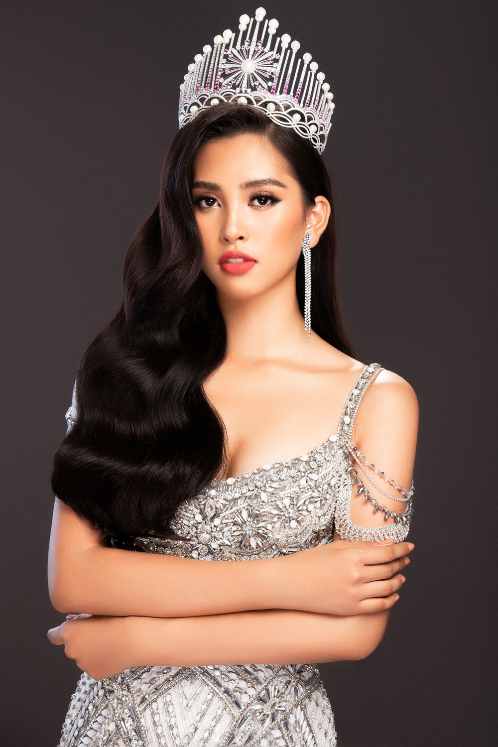 Lộ diện trang phục dạ hội của Hoa hậu Trần Tiểu Vy ở Miss World 2018