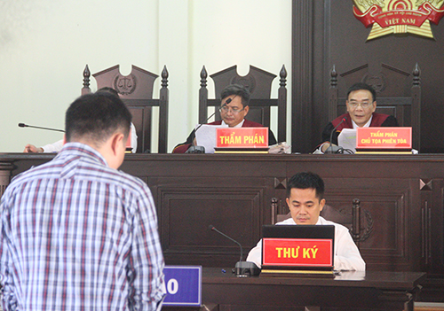 Tài xế dùng quyền im lặng trong vụ án cán chết nam sinh