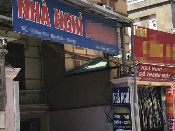 Chân dài bật khóc phát hiện sự thật về khách làng chơi