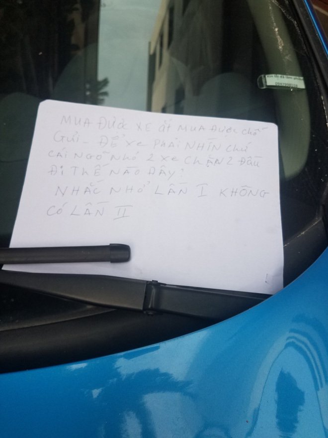 Chiêu trả đũa bá đạo dằn mặt tài xế ô tô đỗ láo