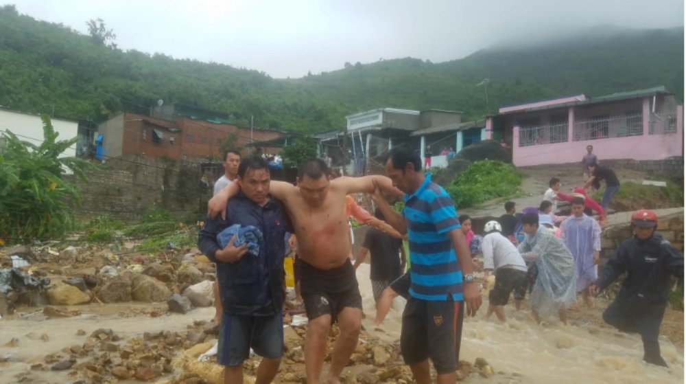 Đoàn giáo viên Đắk Lắk bị lở đất vùi lấp, 5 người thương vong