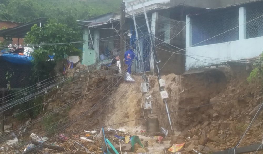 Đoàn giáo viên Đắk Lắk bị lở đất vùi lấp, 5 người thương vong