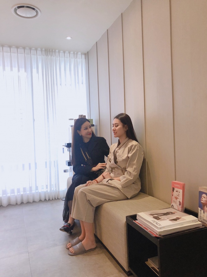 Không còn giấu diếm nữa, Hà Lade giờ đây đã tự tin công khai đăng ảnh sang Hàn Quốc thẩm mỹ rồi!