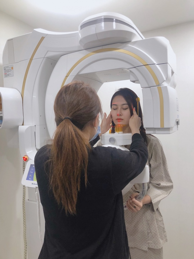 Không còn giấu diếm nữa, Hà Lade giờ đây đã tự tin công khai đăng ảnh sang Hàn Quốc thẩm mỹ rồi!