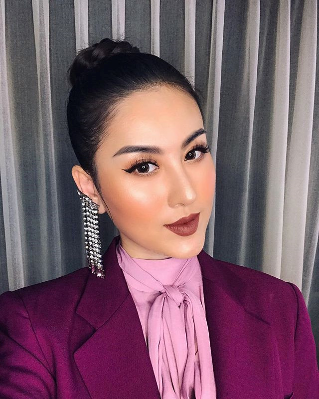 Không còn giấu diếm nữa, Hà Lade giờ đây đã tự tin công khai đăng ảnh sang Hàn Quốc thẩm mỹ rồi!