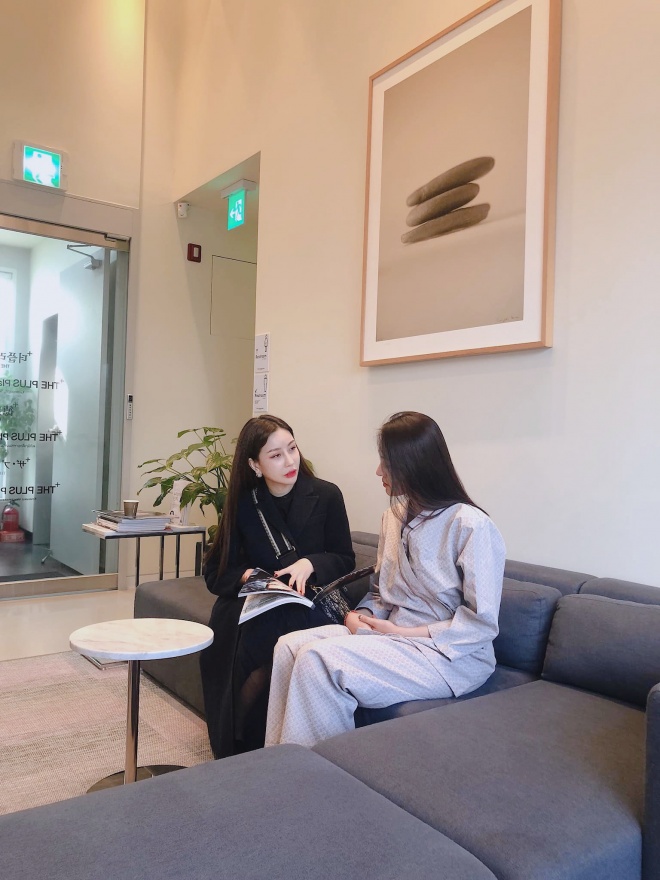 Không còn giấu diếm nữa, Hà Lade giờ đây đã tự tin công khai đăng ảnh sang Hàn Quốc thẩm mỹ rồi!