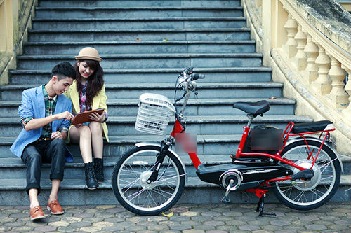 Thanh niên 26 tuổi có đầy đủ ô tô, xe SH nhưng đi xe điện để thử lòng bạn gái và cái kết dễ đoán