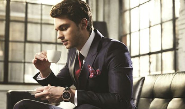 Thanh niên 26 tuổi có đầy đủ ô tô, xe SH nhưng đi xe điện để thử lòng bạn gái và cái kết dễ đoán