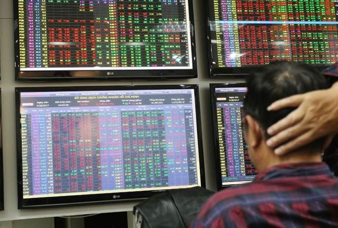 Đại gia Việt quyết chơi lớn, cổ phiếu tăng kịch trần