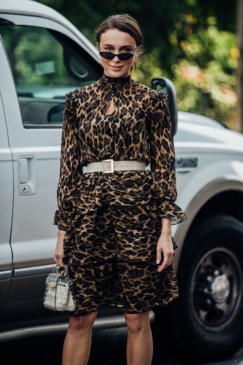 Diện đồ công sở không lo già nếu áp dụng những bí quyết sau