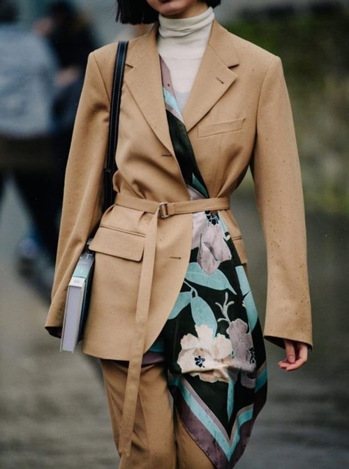 Diện đồ công sở không lo già nếu áp dụng những bí quyết sau