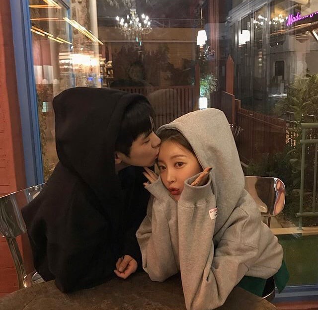 Dân tình bày mưu đối đáp sao cho thật cứng khi bạn gái hỏi: Cho em pass Facebook của anh đi