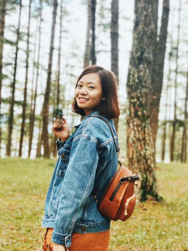 9X nổi bật hơn cả cô dâu vì mặc váy trùng màu rạp cưới