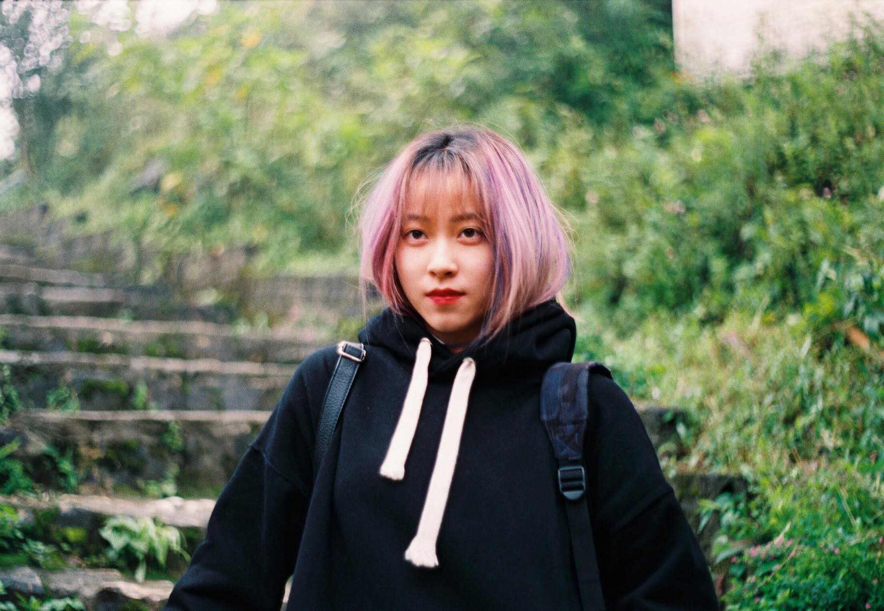 Chân dung em gái sinh năm 1995 cá tính của MC Hoàng Linh Chúng tôi là chiến sĩ