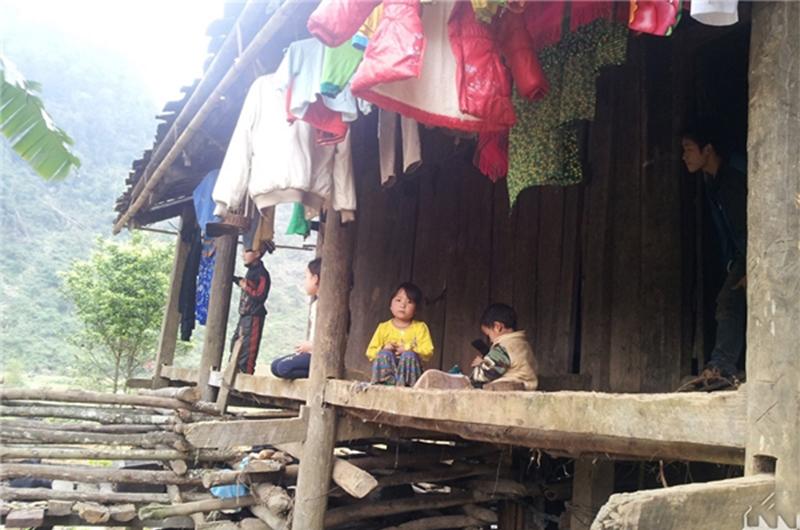 4 gia đình con đàn cháu đống đông nhất Việt Nam, riêng vua đẻ có tới 2 vợ, 21 con