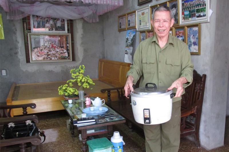 4 gia đình con đàn cháu đống đông nhất Việt Nam, riêng vua đẻ có tới 2 vợ, 21 con