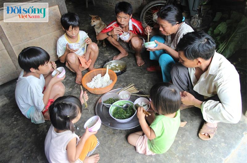 4 gia đình con đàn cháu đống đông nhất Việt Nam, riêng vua đẻ có tới 2 vợ, 21 con