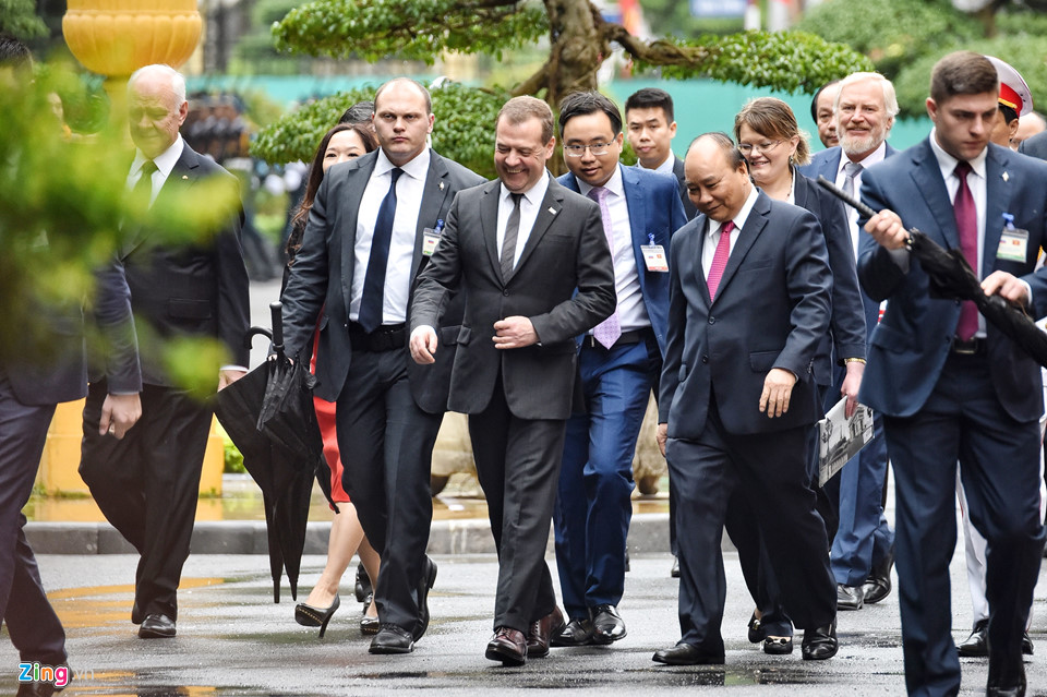 Thủ tướng Nguyễn Xuân Phúc đón Thủ tướng Nga thăm chính thức Việt Nam