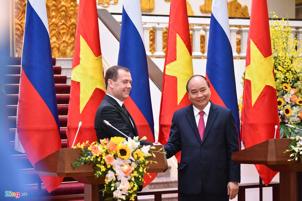 Thủ tướng Nguyễn Xuân Phúc đón Thủ tướng Nga thăm chính thức Việt Nam