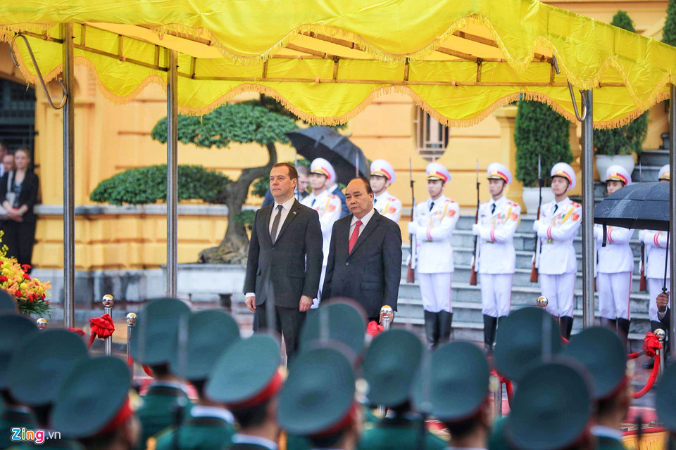 Thủ tướng Nguyễn Xuân Phúc đón Thủ tướng Nga thăm chính thức Việt Nam