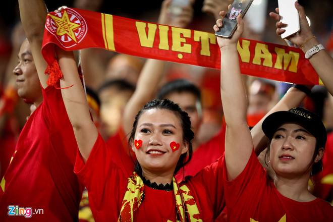 Sa thải bảo vệ đưa người không vé vào sân Mỹ Đình trận gặp Malaysia