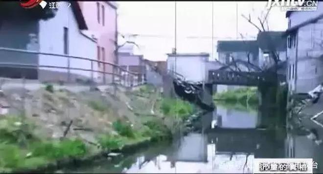 Bị anh rể ở chung nhà nhìn thấy đang mặc đồ ngủ, em vợ không ngờ gánh chịu tai họa