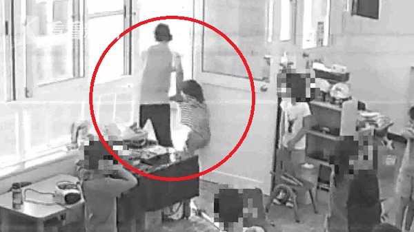 Con gái 5 tuổi bị bỏng nặng, kiểm tra camera trong trường mẫu giáo bố mẹ càng phẫn nộ hơn