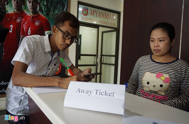 Vé chợ đen trận Việt Nam gặp Myanmar tăng gấp 5 lần