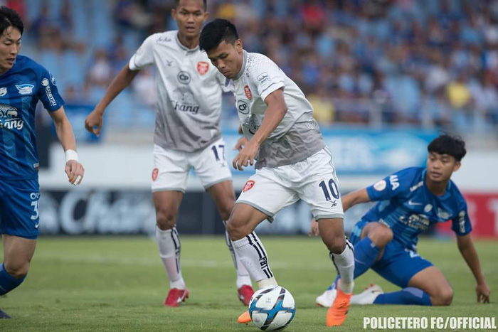 Kém 3 tuổi, Ronaldo Myanmar vẫn tán đổ MC đẹp nghiêng nước nghiêng thành