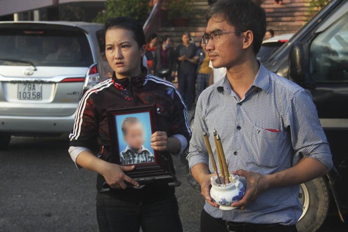 Nghẹn ngào đại tang cả nhà cô giáo mầm non trước ngày 20/11