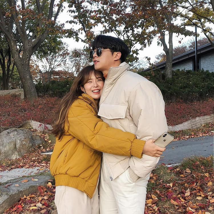 Đề bài thả thính: Chị không thể biến hạ thành đông/ Nhưng có thể biến em thành phi công của chị, dân tình tìm thơ đối lại!