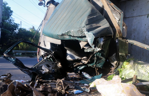 Hai ôtô đâm nhau, người phụ nữ văng khỏi xe