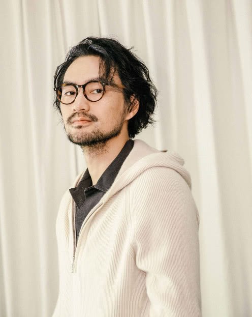 Hình ảnh xôn xao: Triệu Vy ngồi giữa làm vạch phân cách cặp đôi Angela Baby - Huỳnh Hiểu Minh đang gặp trục trặc?