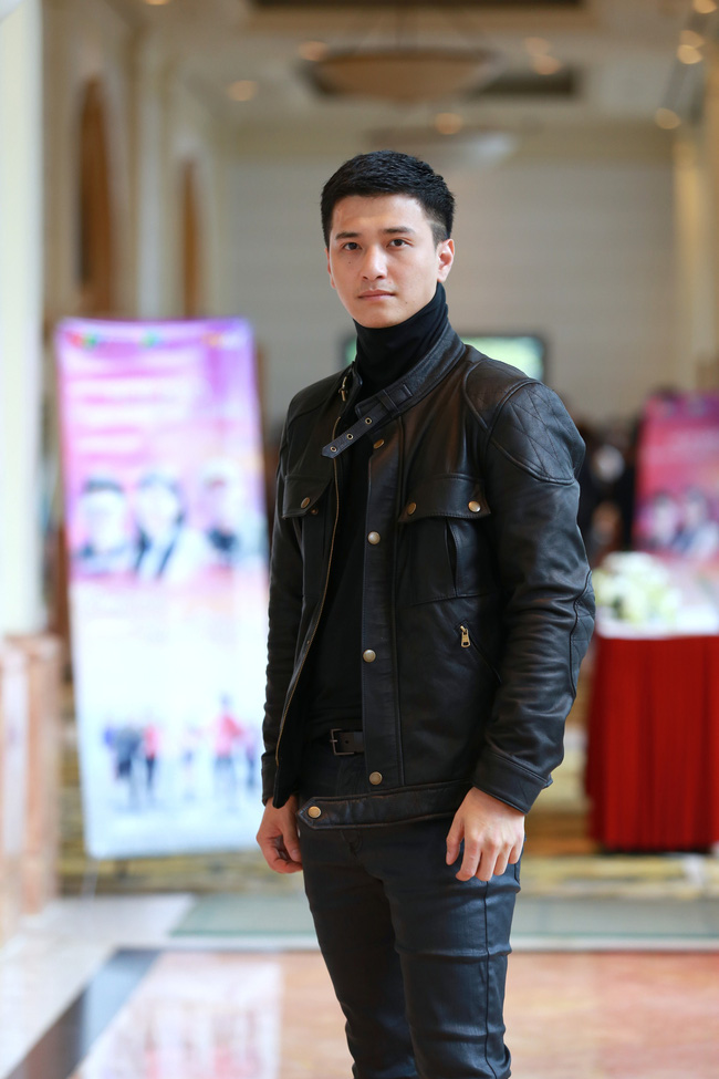 Lưu Đê Ly khóc sưng mắt khi được hỏi một câu trong buổi ra mắt phim mới thế sóng Quỳnh búp bê