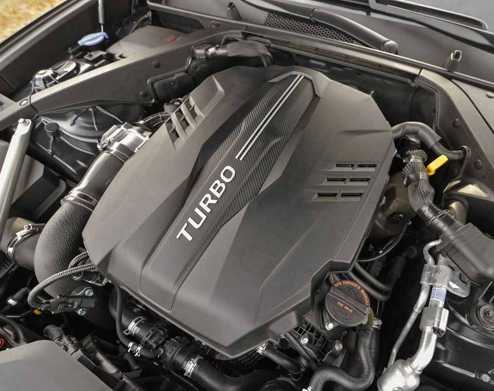 Kia K900 2019 giá từ 60.000 USD, đắt hơn Mercedes-Benz E-Class