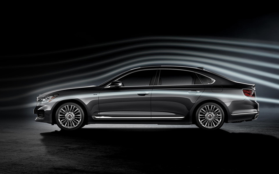Kia K900 2019 giá từ 60.000 USD, đắt hơn Mercedes-Benz E-Class