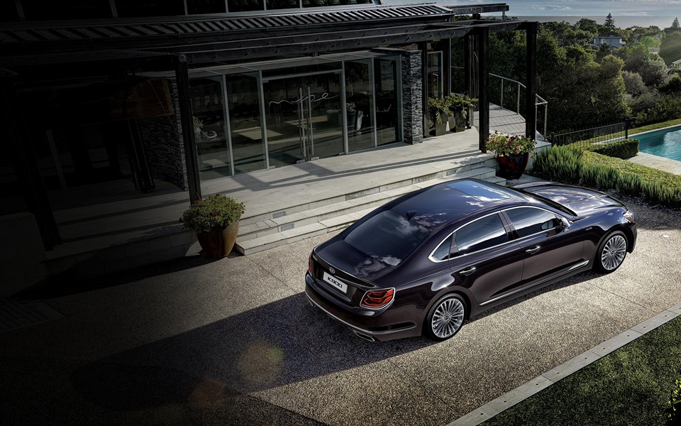 Kia K900 2019 giá từ 60.000 USD, đắt hơn Mercedes-Benz E-Class