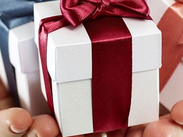 Quà 20/11: Có món làm cô giáo khóc, có món làm cô… cười ngất