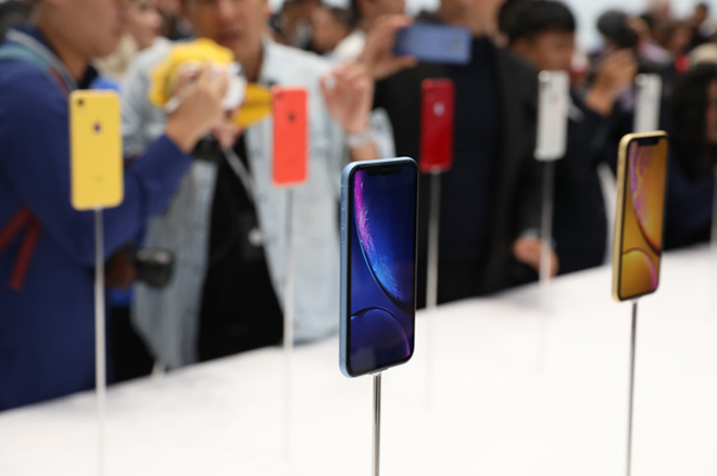 Apple muốn đối tác quên đi chuyện tăng dây chuyền sản xuất iPhone XR
