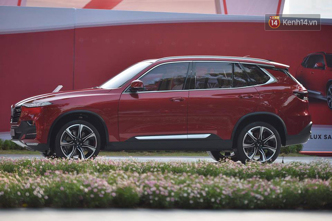 VinFast chính thức công bố giá các mẫu xe: Sedan Lux A 2.0 800 triệu đồng, SUV Lux A2.0 1,136 tỷ, Fadil 336 triệu đồng