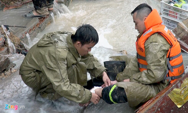 Hàng trăm chiến sĩ tìm người mất tích sau vụ lở núi ở Nha Trang