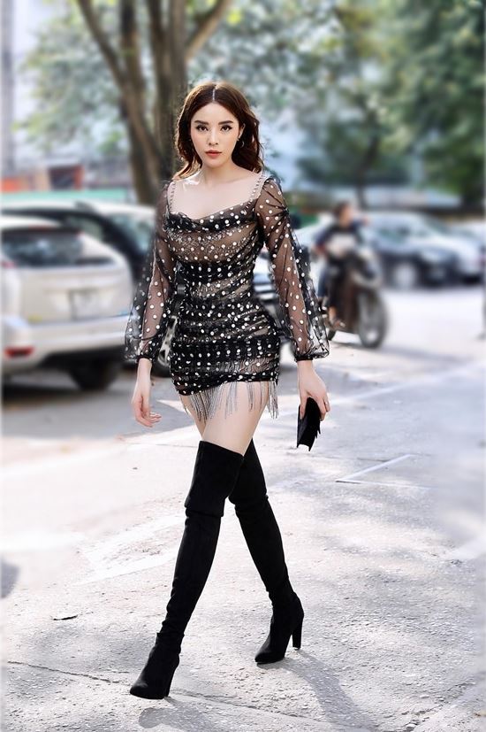 Kỳ Duyên sửa vòng 1 đầy đặn, mặc váy không cần áo lót vẫn tôn ngực