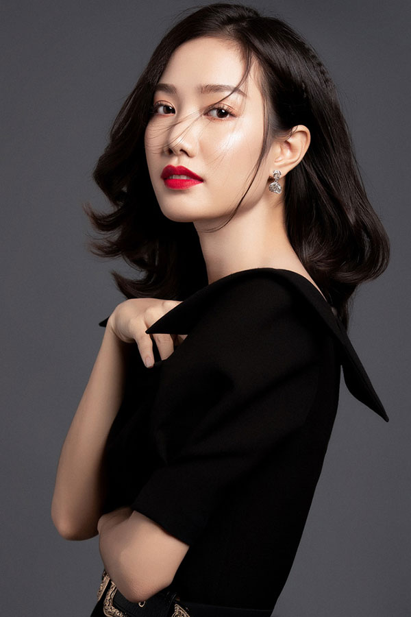 Mỹ nhân gương mặt đẹp nhất Hoa hậu Việt Nam gia nhập showbiz